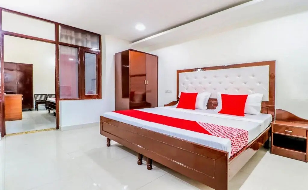 Preet Lodge Mohali by OYO Rooms