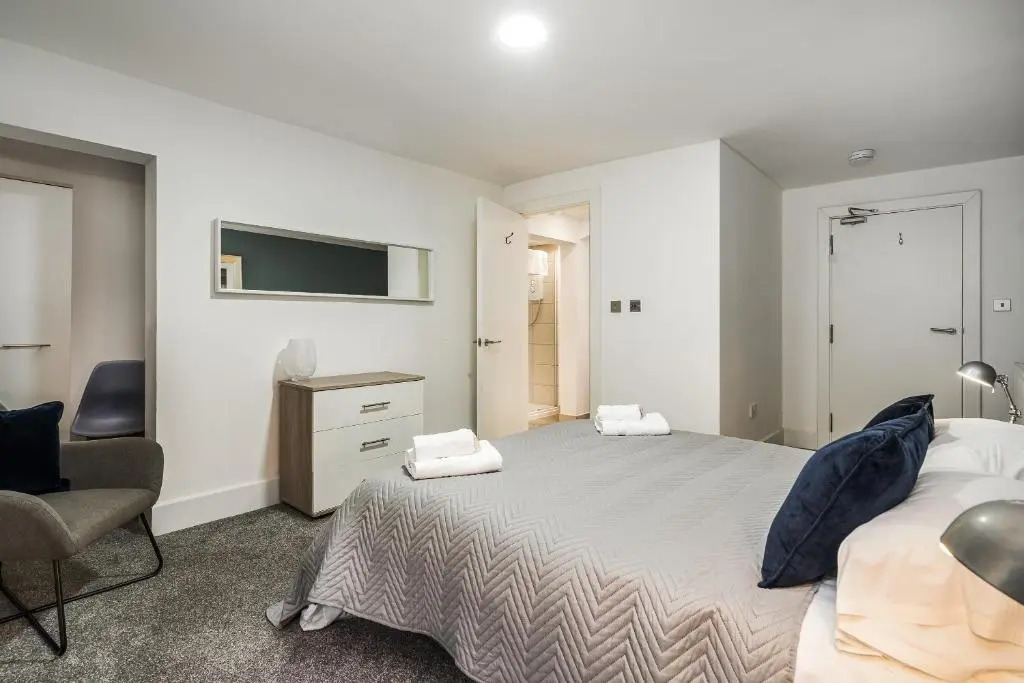 Renfrew Residence Central Glasgow 4-Bed Flat