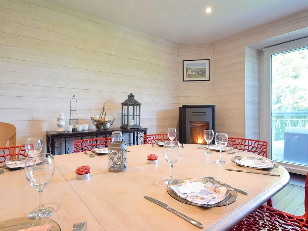 Lavish Holiday Home In Chassepierre With Terrace