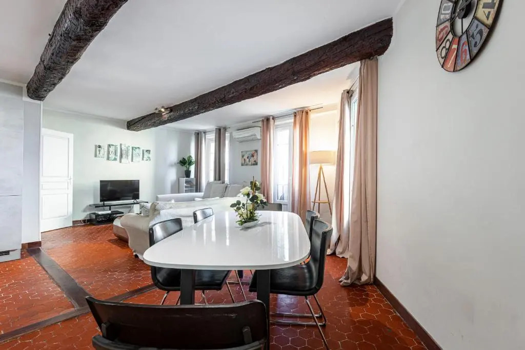 Large 3 Bdr Old Town - AC