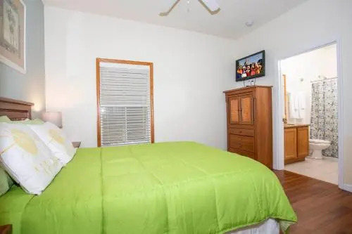 Four Bedroom w/ Pool Close to Disney 8570