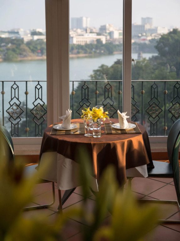 Lakeside Palace Hotel