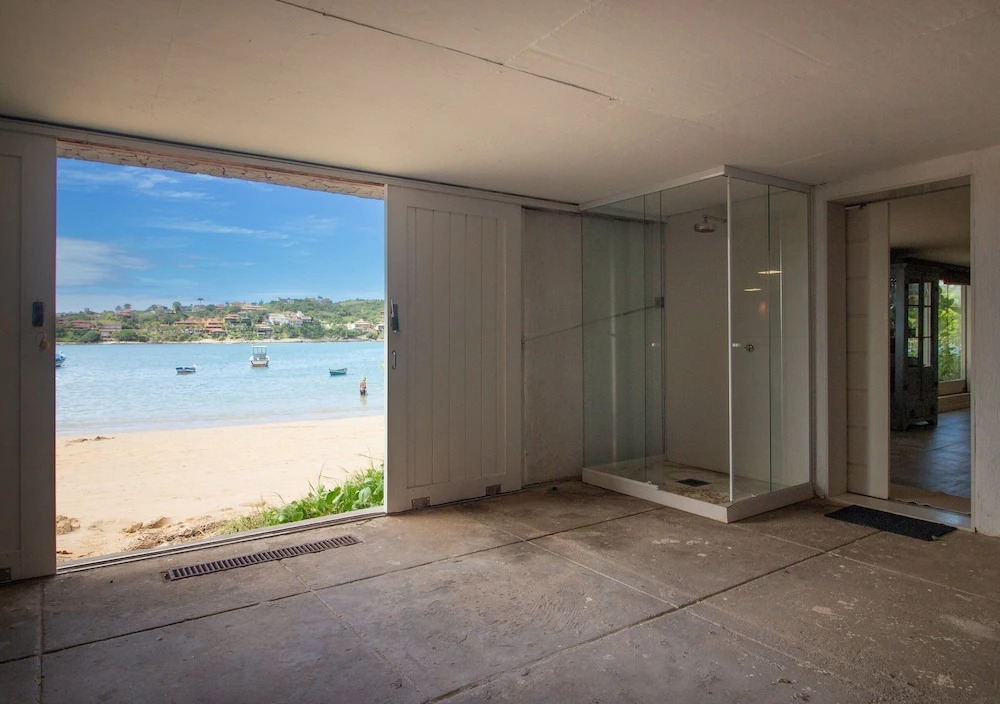 Mansão Pé na Areia Ferradura com 4Suítes