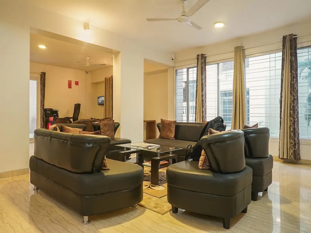 OYO 13467 Hotel FC 16 Suites