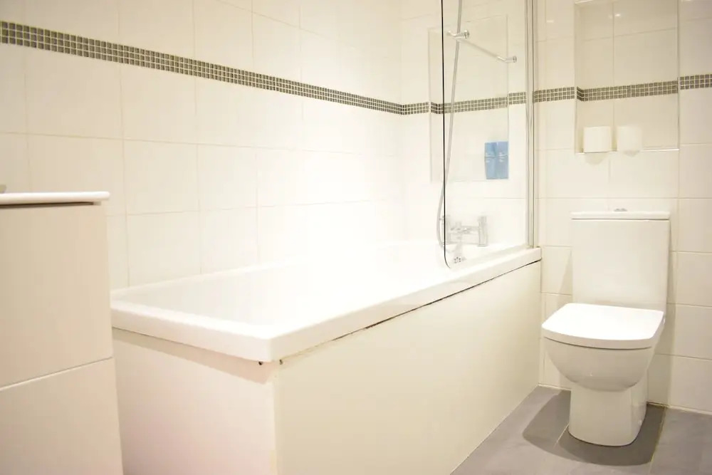 Stylish 2 Bedroom Apartment With Terrace