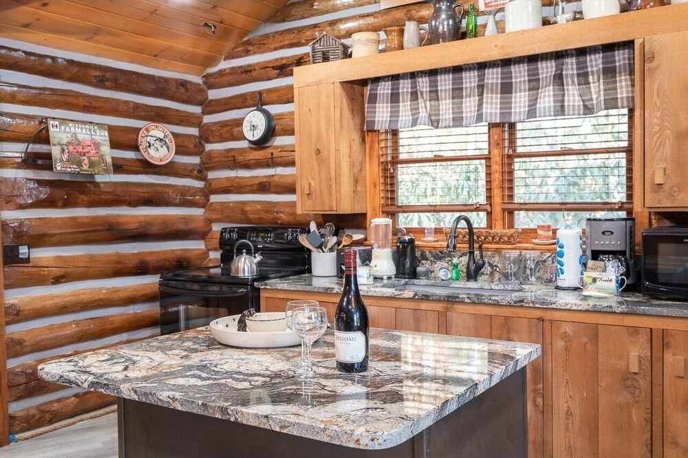 Buckhorn Hideaway 1 Bedroom Home by Redawning