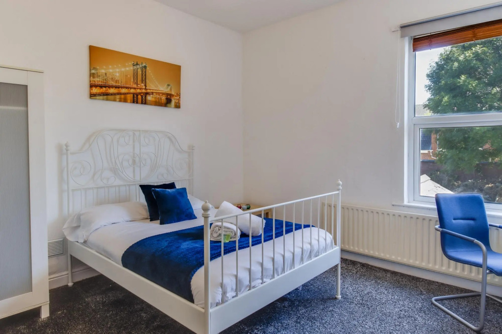 Stayzo House Accommodation- Coventry Free Parking