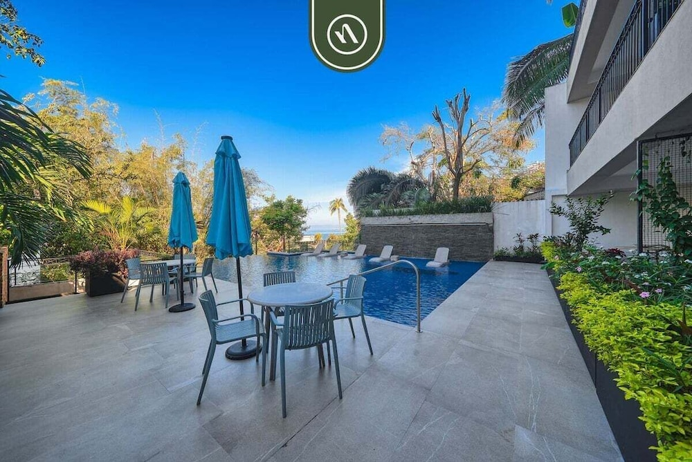 2BR Condo in Concha Chinas - Breathtaking Views