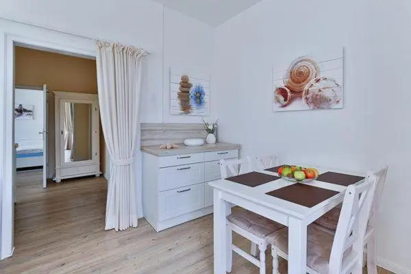 App-6-mit-Suedbalkon-in-strandnaher-Lage-Baederstil-Villa-in-Wenningstedt-Sylt