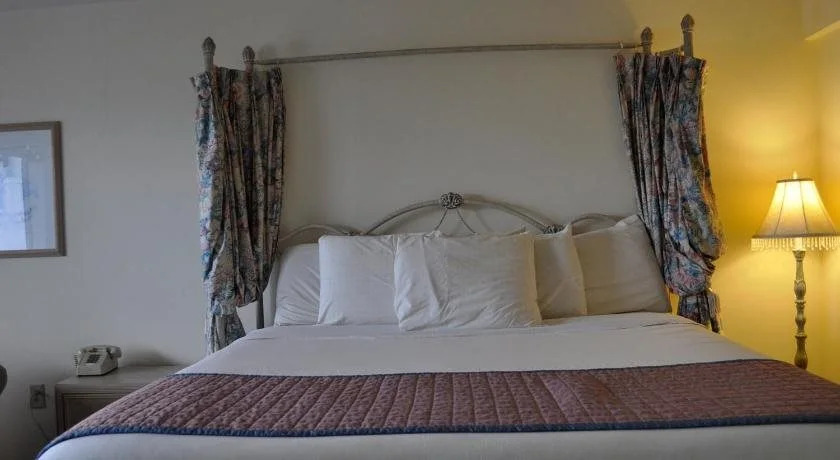 The Diplomat Family Motel