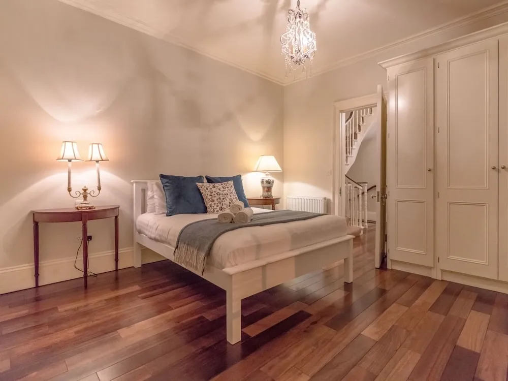 The Liam Neeson Suite by 5STARSTAY
