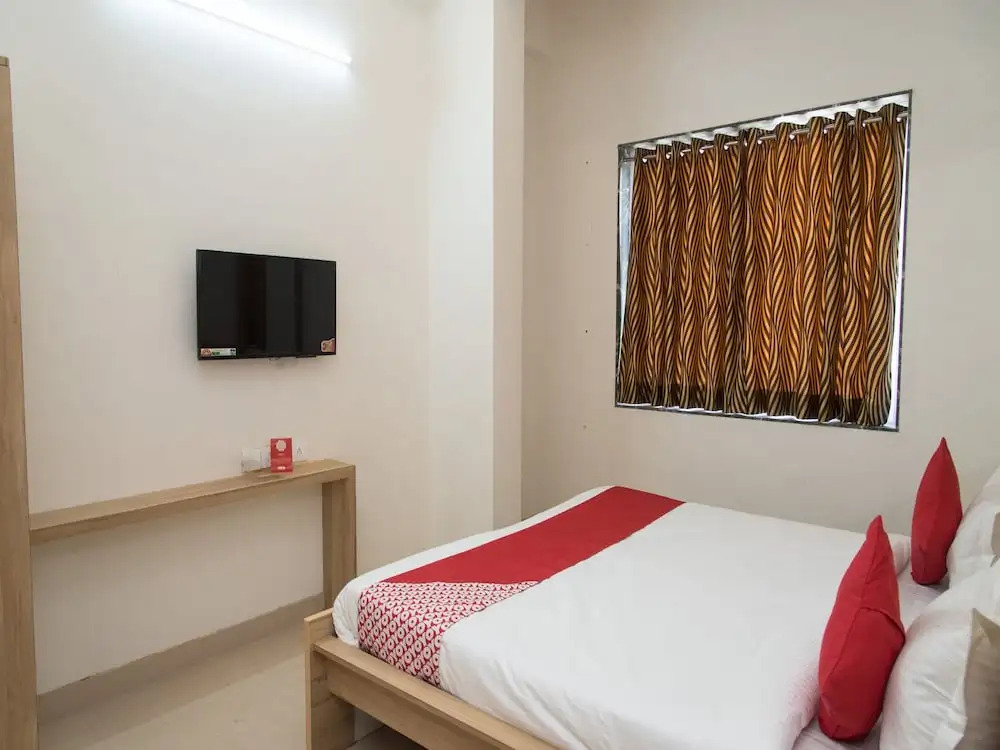 OYO 14110 Home Modern Stay Airport Road