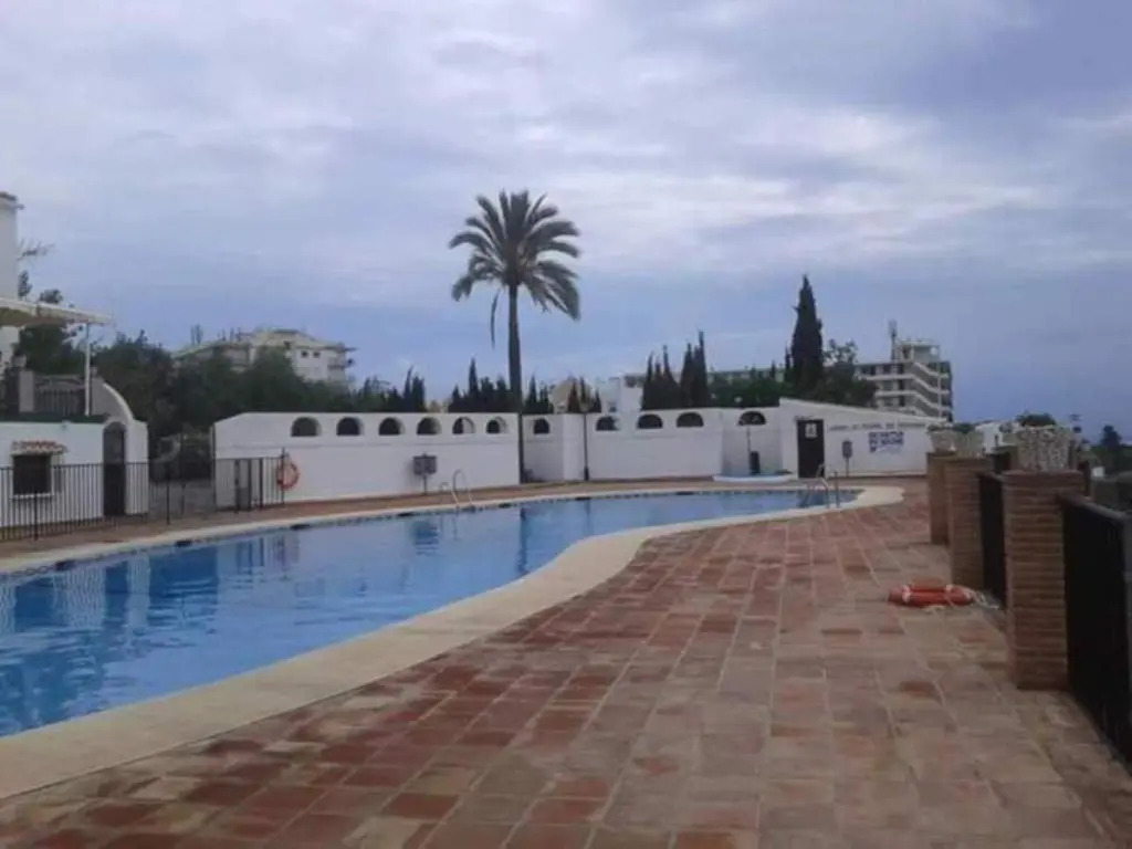 APARTAMENTO EN URB. RESIDENCIAL 2 DORMITORIOS 4 Per.