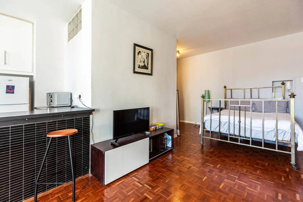Secure Studio Apartment. With Mountain Views and a Pool