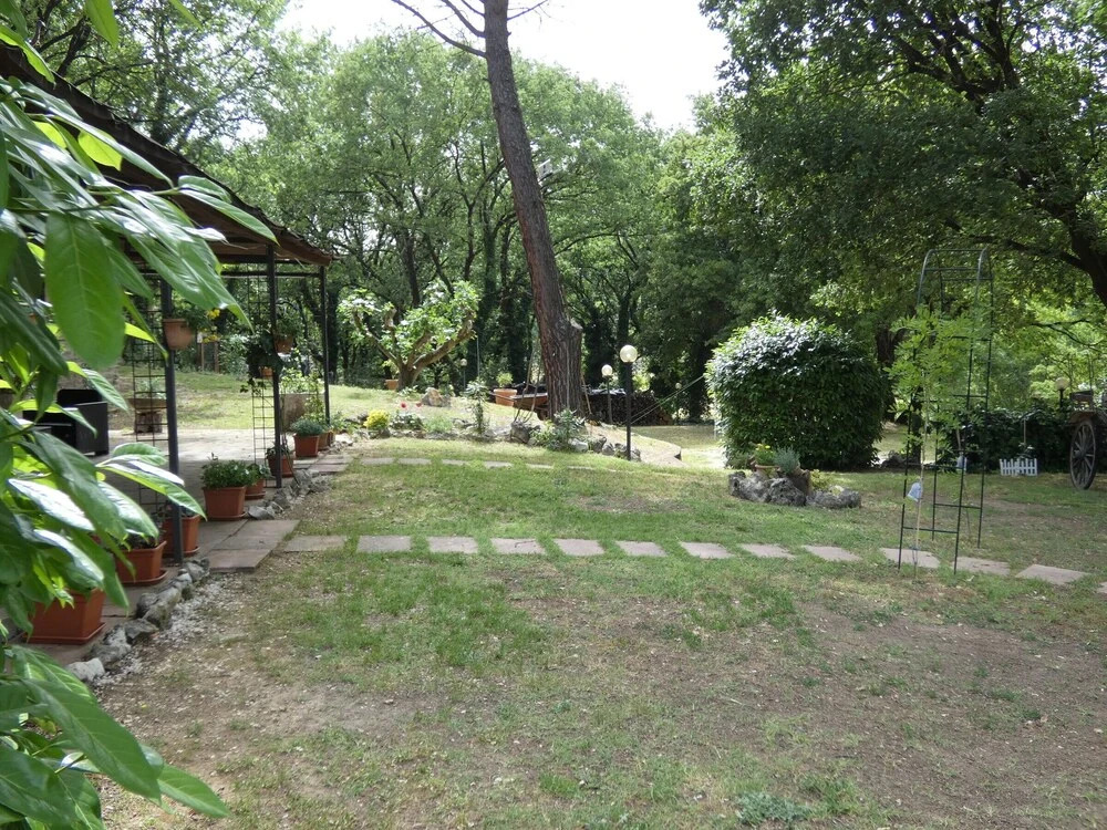Scappo In Umbria, La Escondida