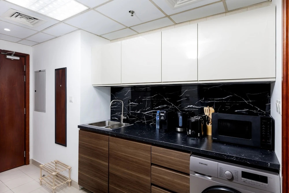 Waves - Cozy, Fully Furnished Studio in Dubai Sports City