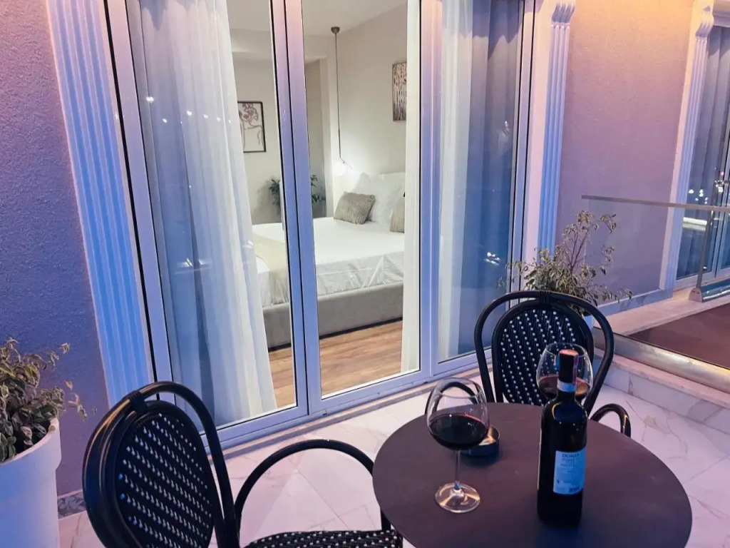 BYRO Snack Bar & Hostel