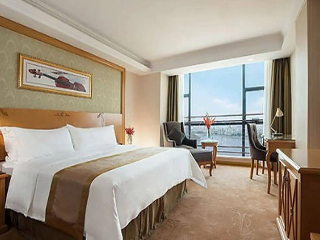 Vienna Hotel Guangzhou Chimelong Dashi Metro Station
