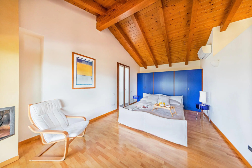 Villa Vittoria con Piscina e Vista Lago by Wonderful Italy