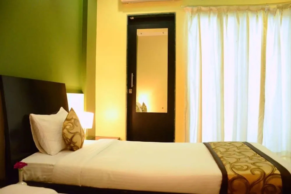 OYO 6002 Avezeekaa Corporate Residency