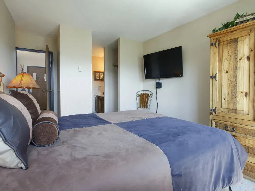 Bronze Tree Condominiums by Mountain Resorts