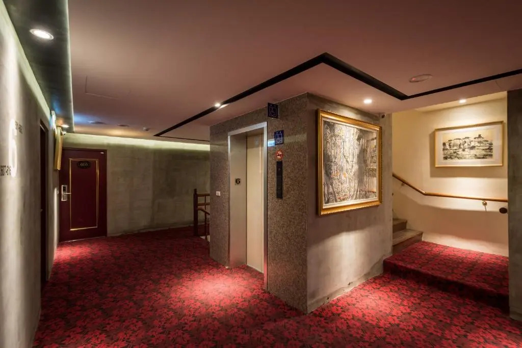 Yadi Hotel