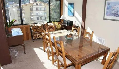 Slopeside Four Bedroom Homes at 1849 Condos - Free Wifi and Parking! by RedAwning
