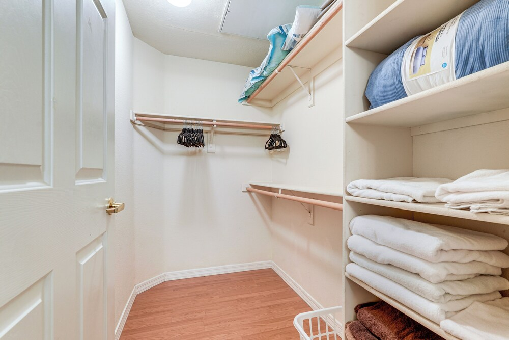 Golf Course Views! Relaxing & Convenient Mesa Unit