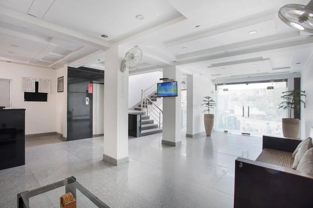 OYO 410 Hotel Lily Bay Inn