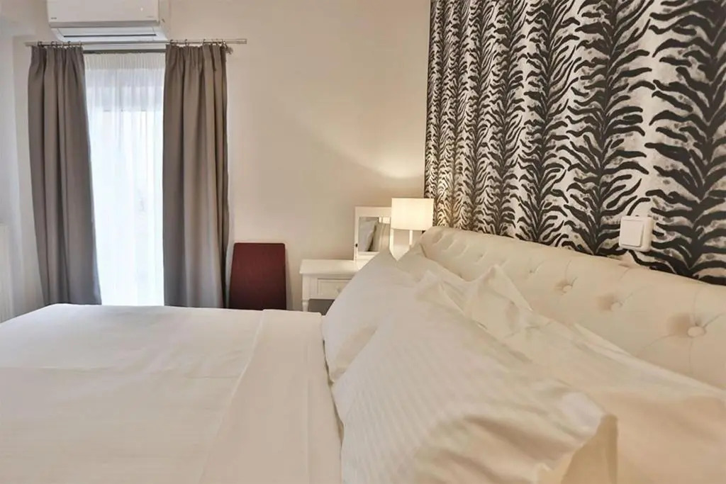V Luxury Apartment 3