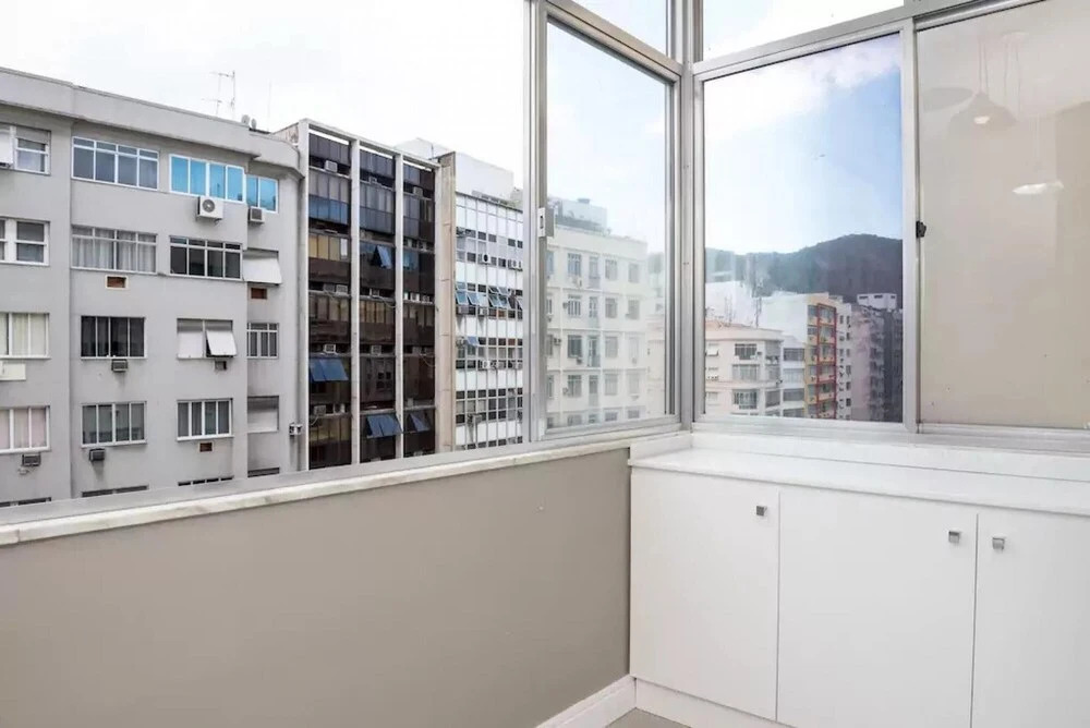 Apartment in Copacabana for up to 4 People 100m From the Beach Cavirio Nsc1003