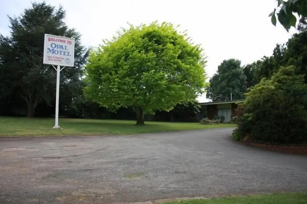 Opal Motel