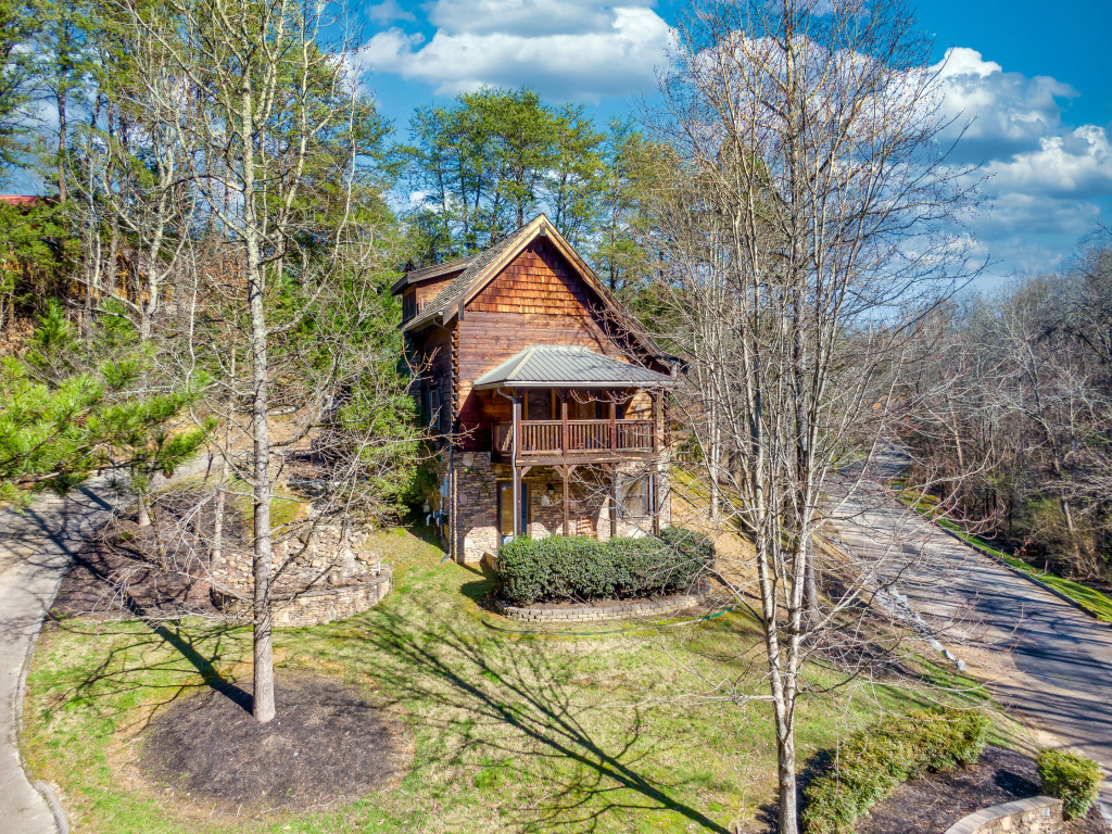 McCormack's Mill Custom Cabin with Hot Tub Resort Pool Arcade Games and 2 Miles from The Island