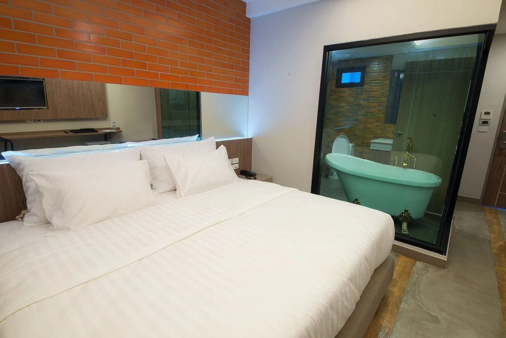 V20 Boutique Jacuzzi Hotel