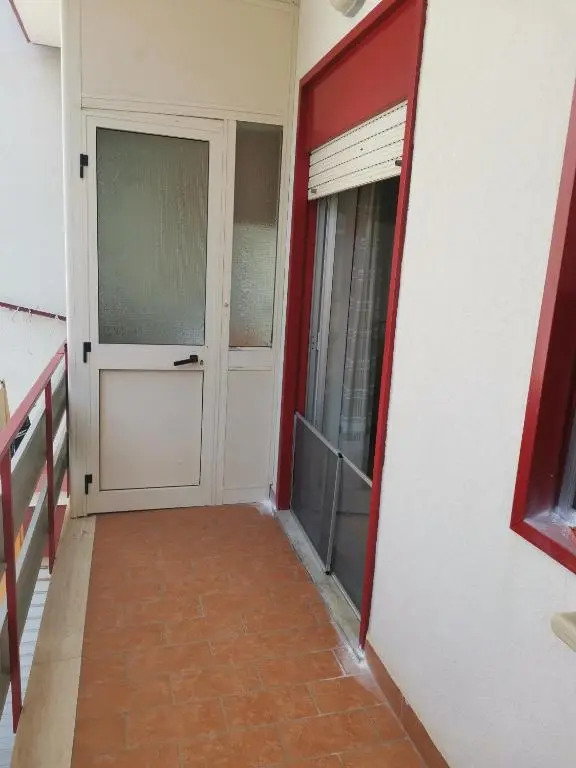 San Giorgio (Me) Comodo appartamento a 100 metri dal mare in elegante residence, 4/5 posti letto, parcheggio privato.