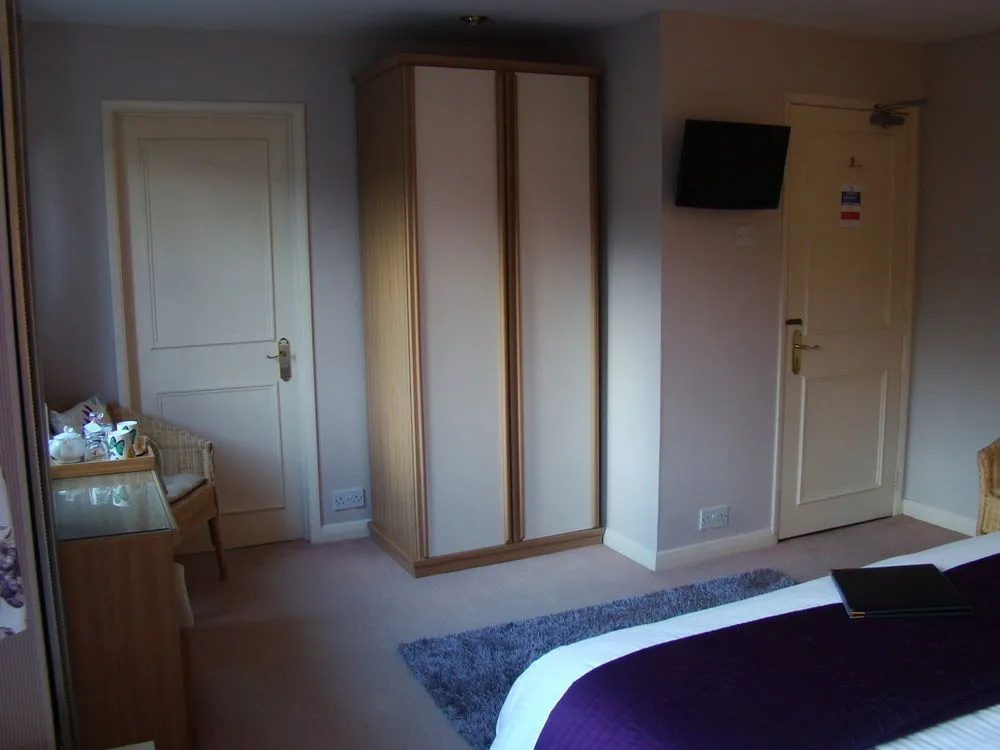 Pine Lodge Guest House