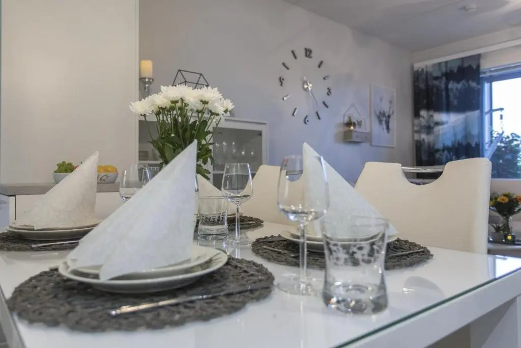 Tuomas' Luxurious Suites, Nilo