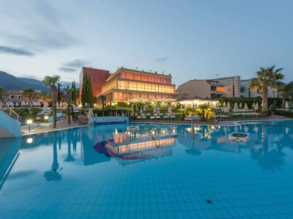 Tastefully Furnished Apartment Near the Sea