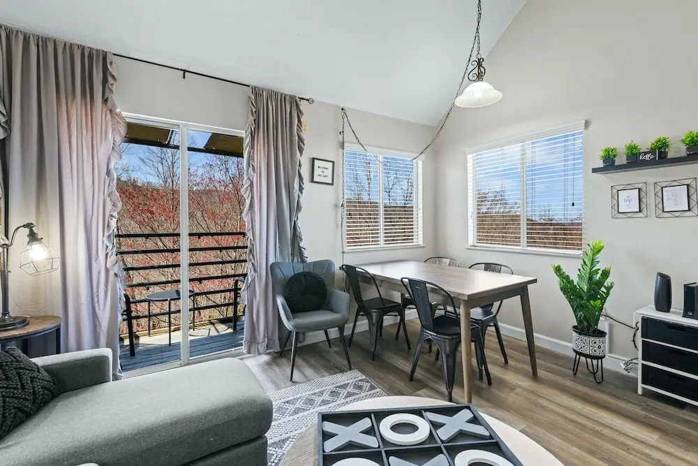 The Loft Picturesque Condo for 6 w/ Epic Views!