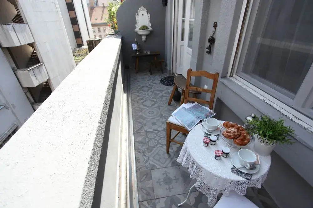 Neo baroque with terrace