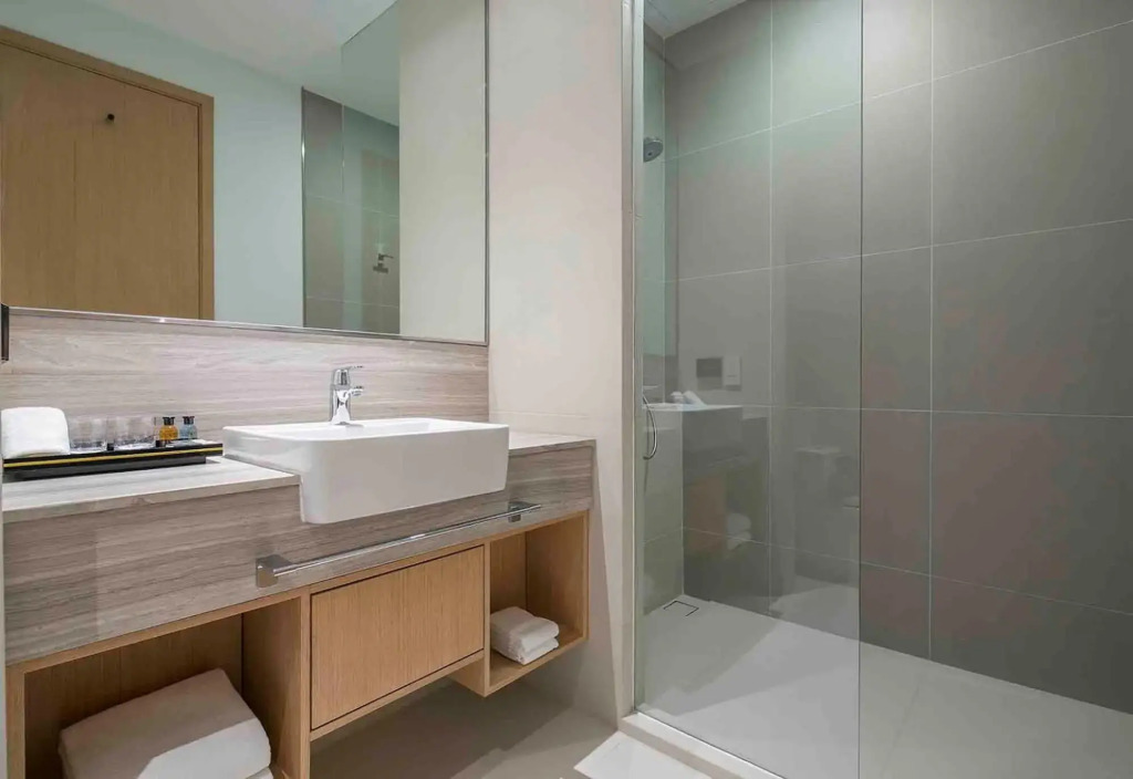 Eastin Thana City Golf Resort Bangkok Free Scheduled Shuttle from Hotel to Suvarnabhumi Airport