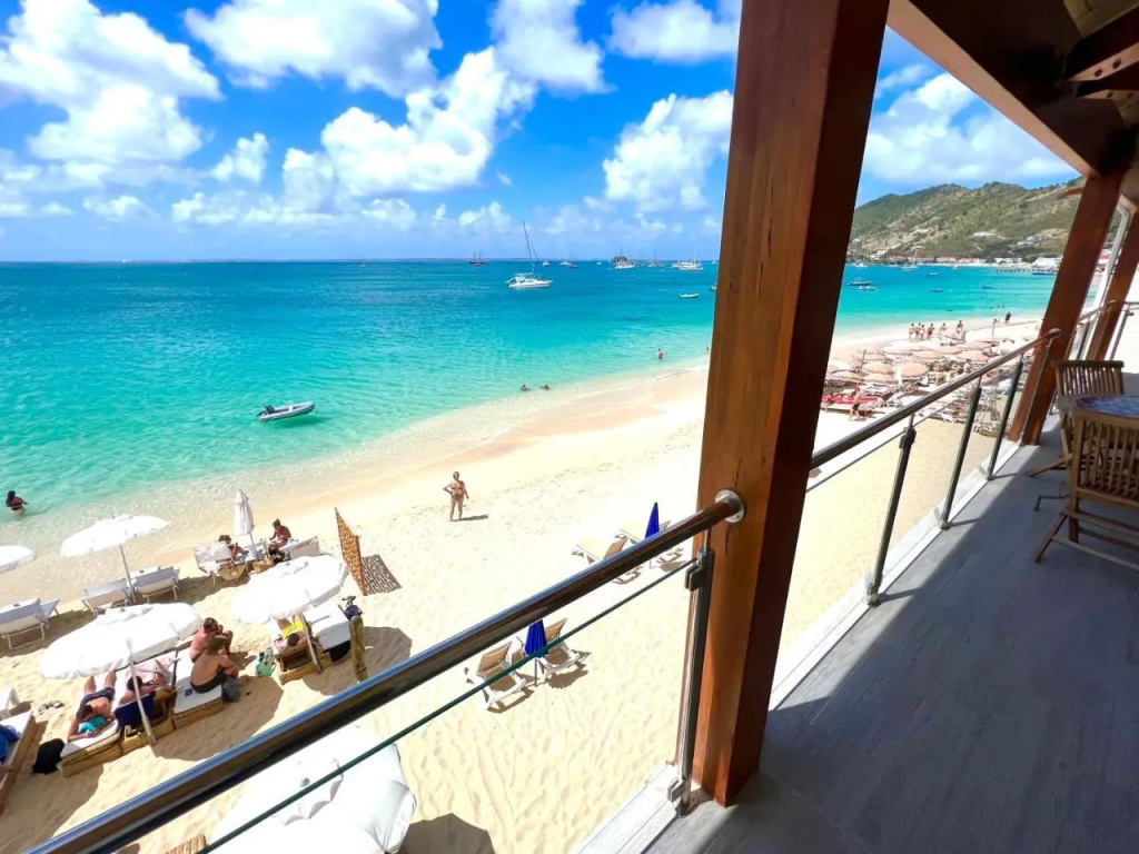 TIKI Studio with water front terrace at Grand Case