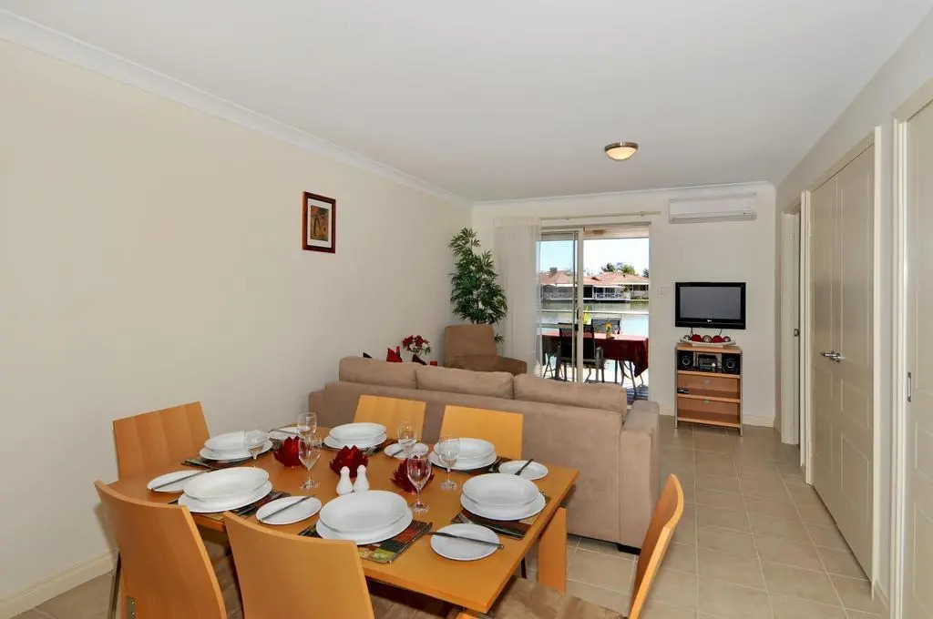 Lakeside Holiday Apartments