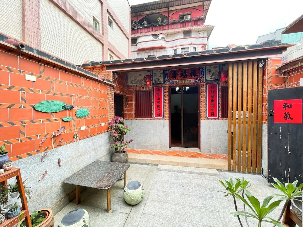 Xinqin City Hall