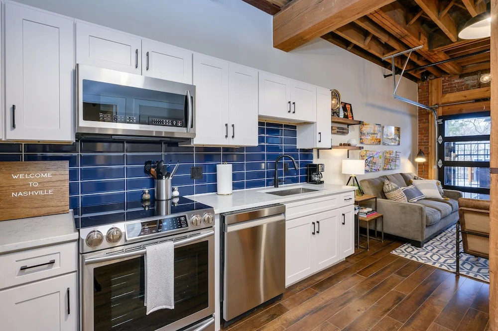 New Listing! Chic W/ Pool & Rooftop Deck 1 Bedroom Condo