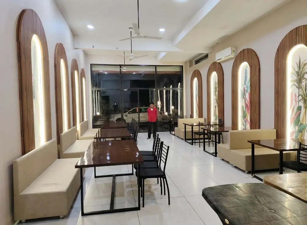 Hotel Prakhyat