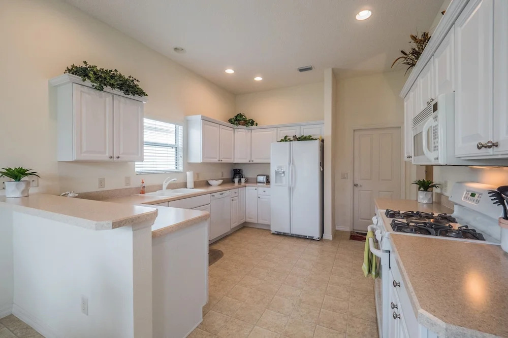 Limestone Avenue 1264 by White Pelican VR