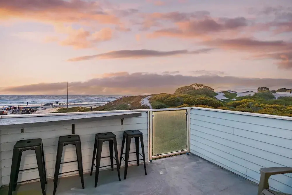 Beachfront 2BR w/ Deck, Views & Direct Sand Access Strand Way A