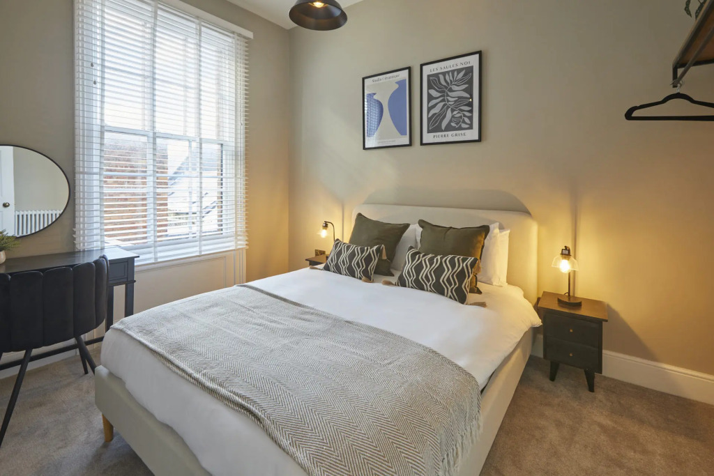 Host & Stay - Castle View