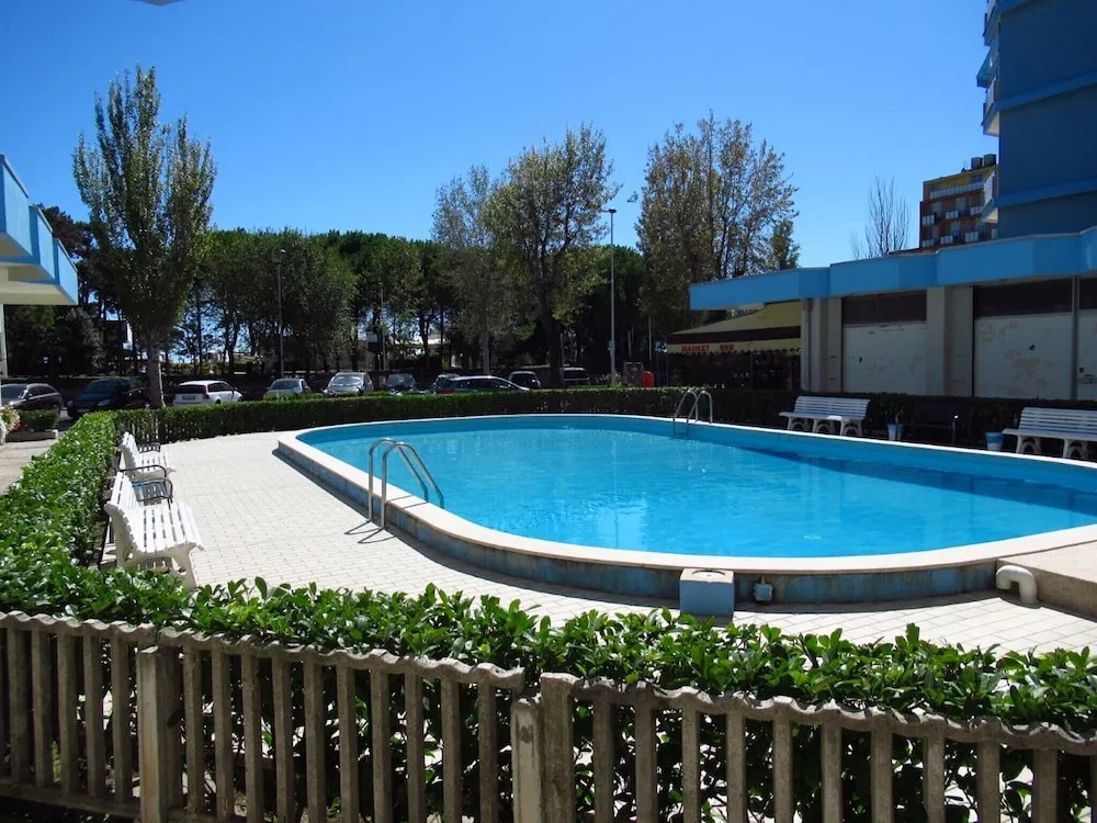Seafront Apartment With Pool